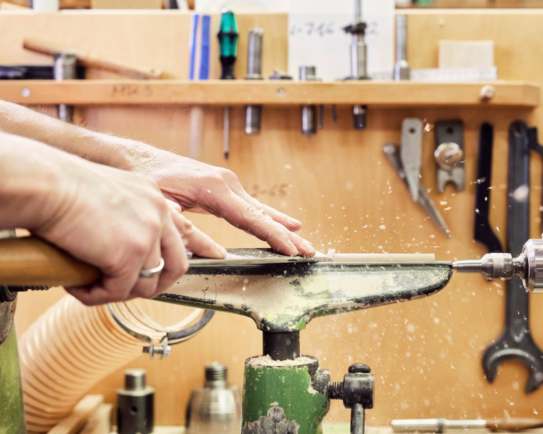 E+M Holzprodukte | Drechslerei Werkstatt Reportage drechseln