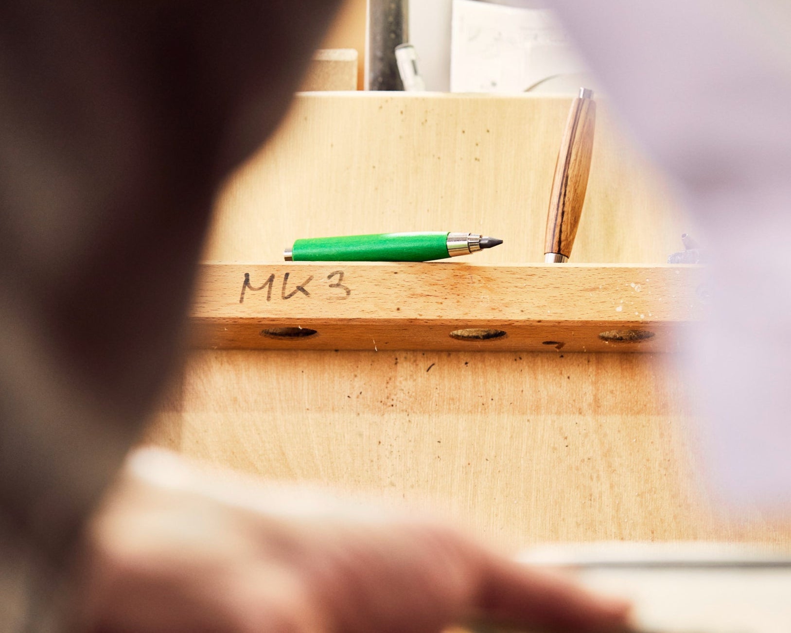 E+M Holzprodukte | Drechslerei Werkstatt Reportage Fallminenstift