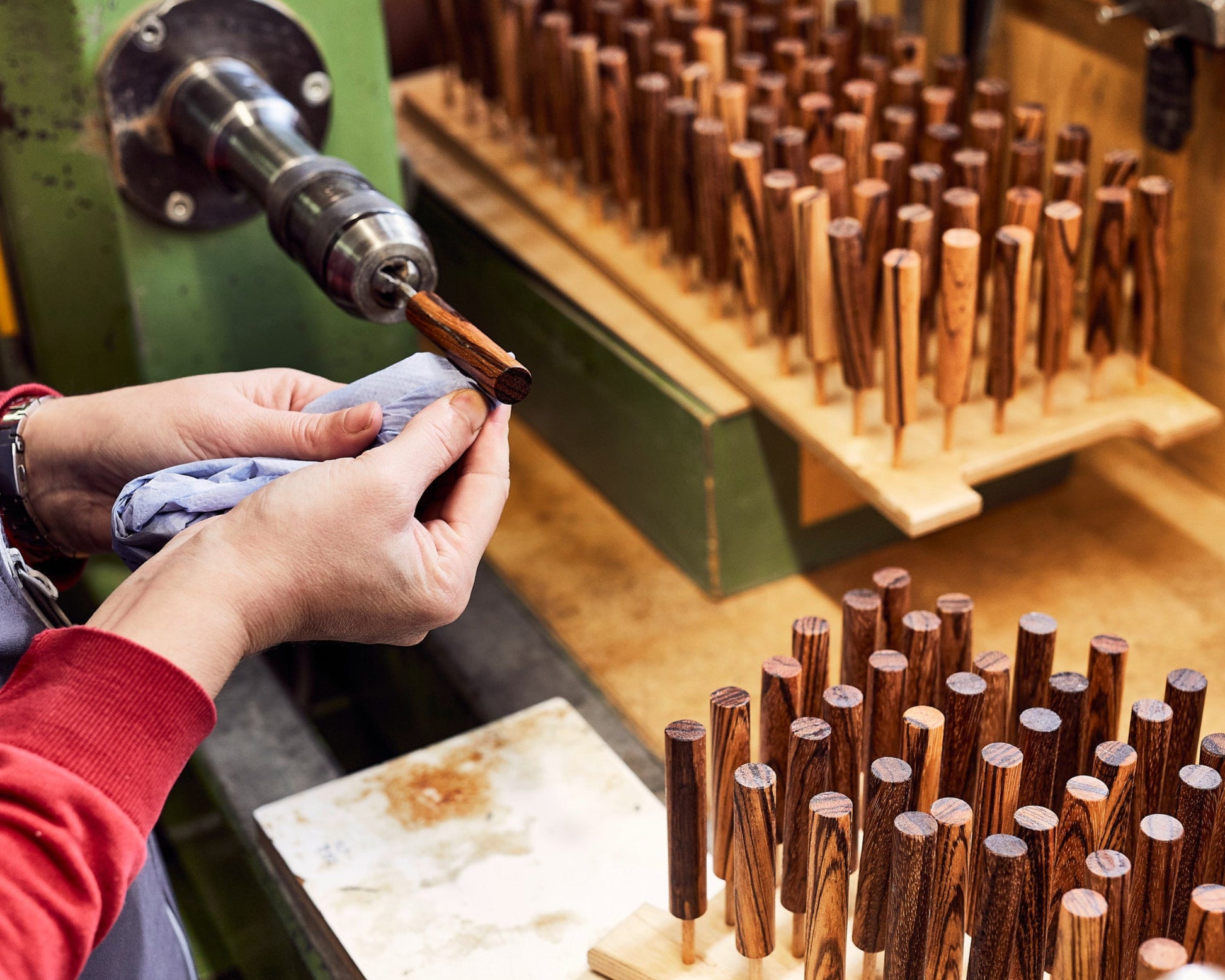 E+M Holzprodukte | Drechslerei Werkstatt Reportage Ölen