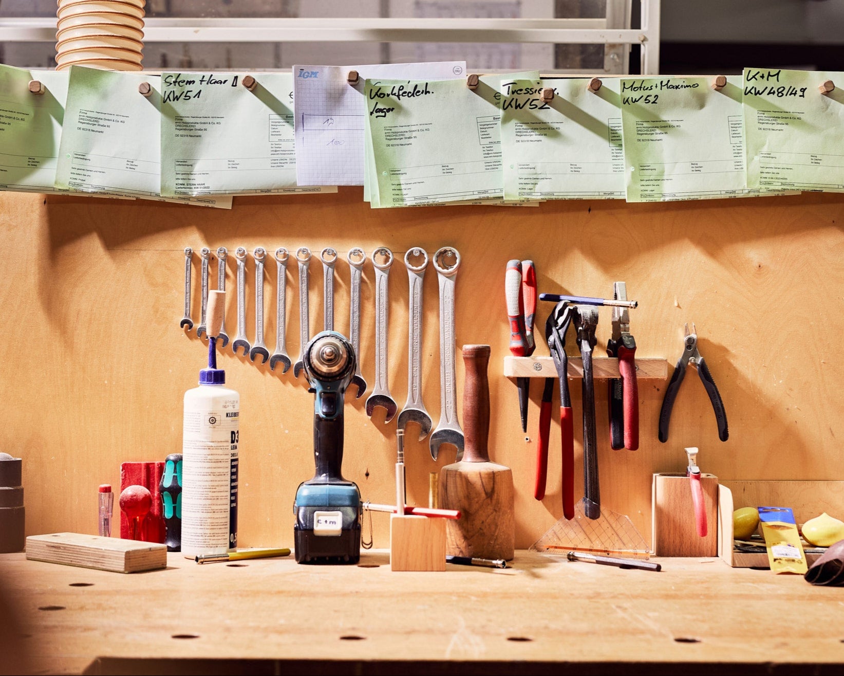 E+M Holzprodukte | Drechslerei Werkstatt Reportage Werkbank