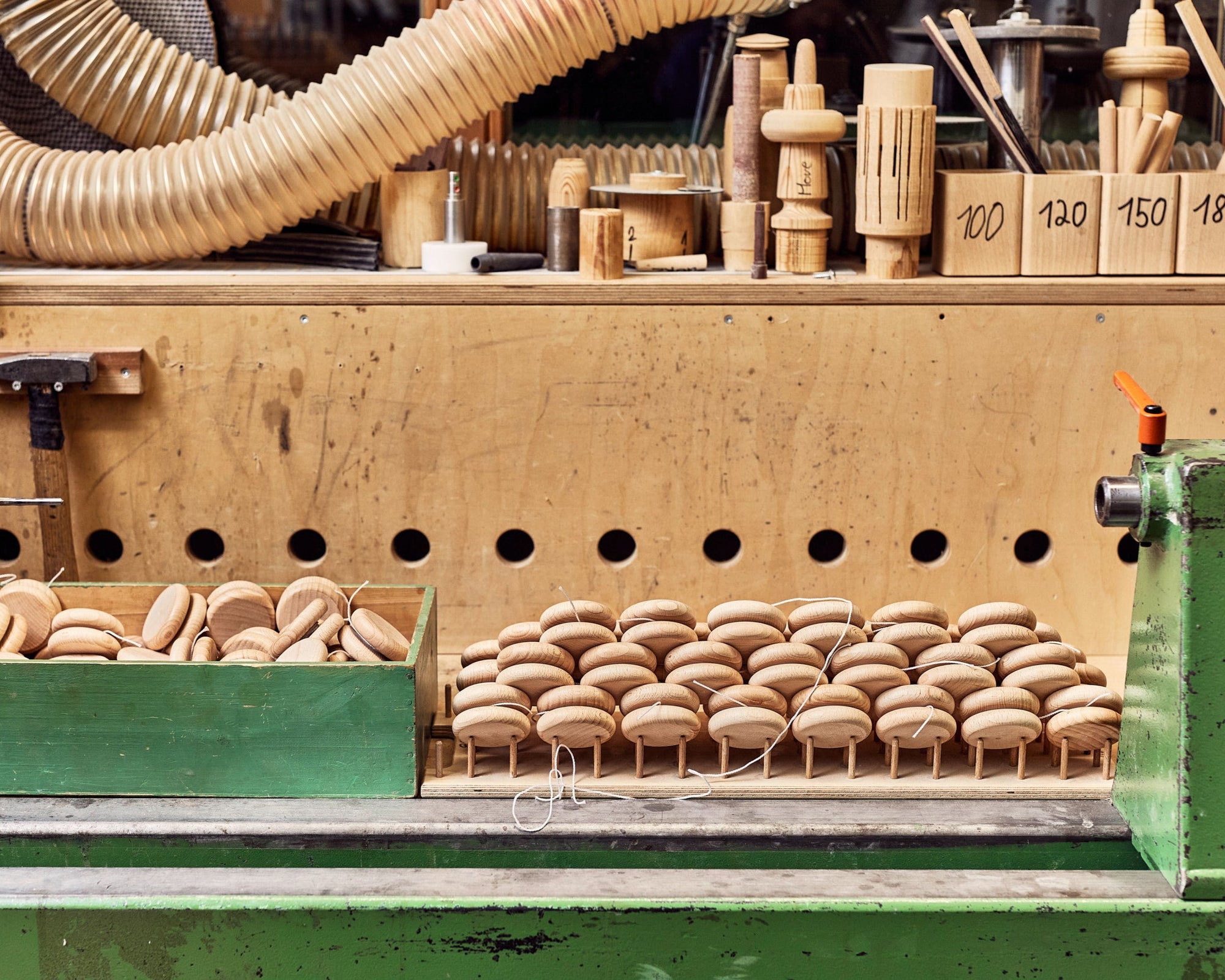 E+M Holzprodukte | Drechslerei Werkstatt Reportage Jojos