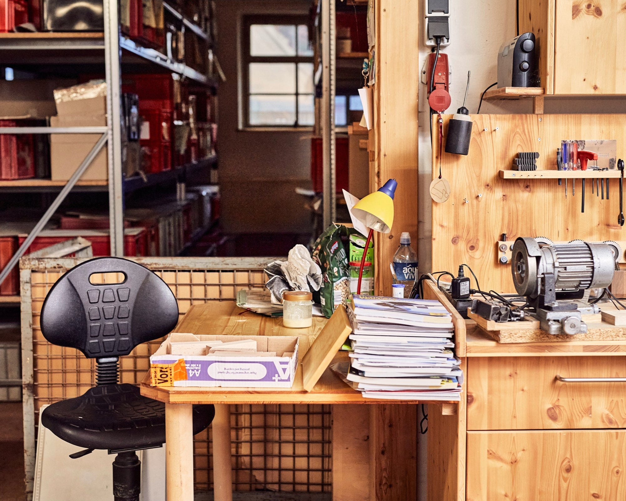 E+M Holzprodukte | Drechslerei Werkstatt Reportage Lager