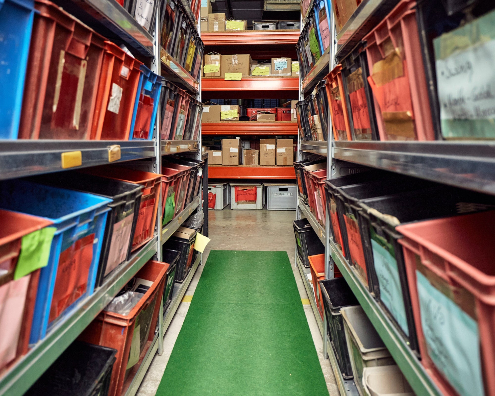 E+M Holzprodukte | Drechslerei Werkstatt Reportage Lager