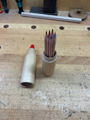 Stiftebehälter mit 12 Buntstiften